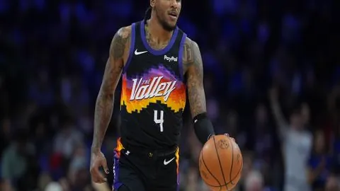 陈梦漫步街头，美景如画令人沉醉